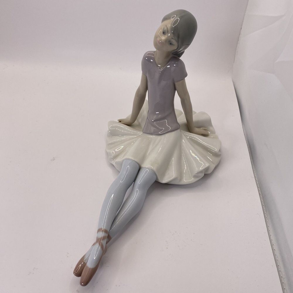 LLadro Ballerina Figurine 1978 Daisa Retired Relaxing sitting grey shirt‎ Spain